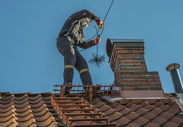 The chimneytek worker Services of chimney in rooftop at Maryland